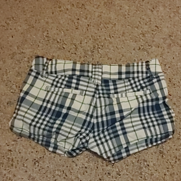 Juniors Aeropostale plaid short shorts - Picture 2 of 3